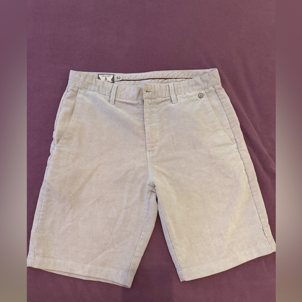 Volcom Men's Light Tan Flat Front Shorts